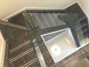 钢化玻璃在武汉建材市场的多样化应用 从办公室隔断到阳光房背景墙